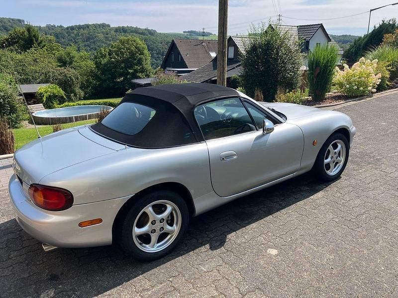 Silber Gebraucht 2000 Mazda MX5 Cabrio | 7.250 € (Etwas zu teuer) - Bild 1/4