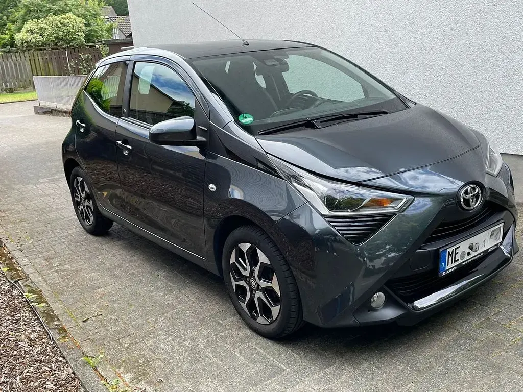 Gebraucht Toyota Aygo Team 72 PS (52 kW) 2020 Schwarz Kleinwagen