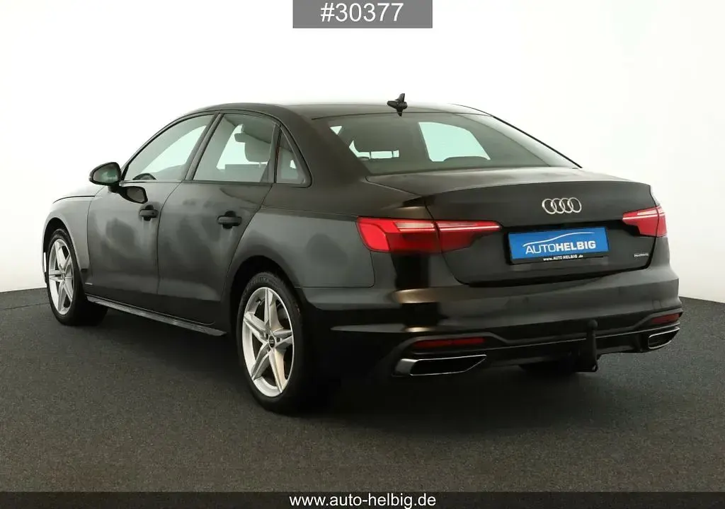 Używany Audi A4 Advanced 204 KM (150 kW) 2023 Czarny Sedan/Limuzyna