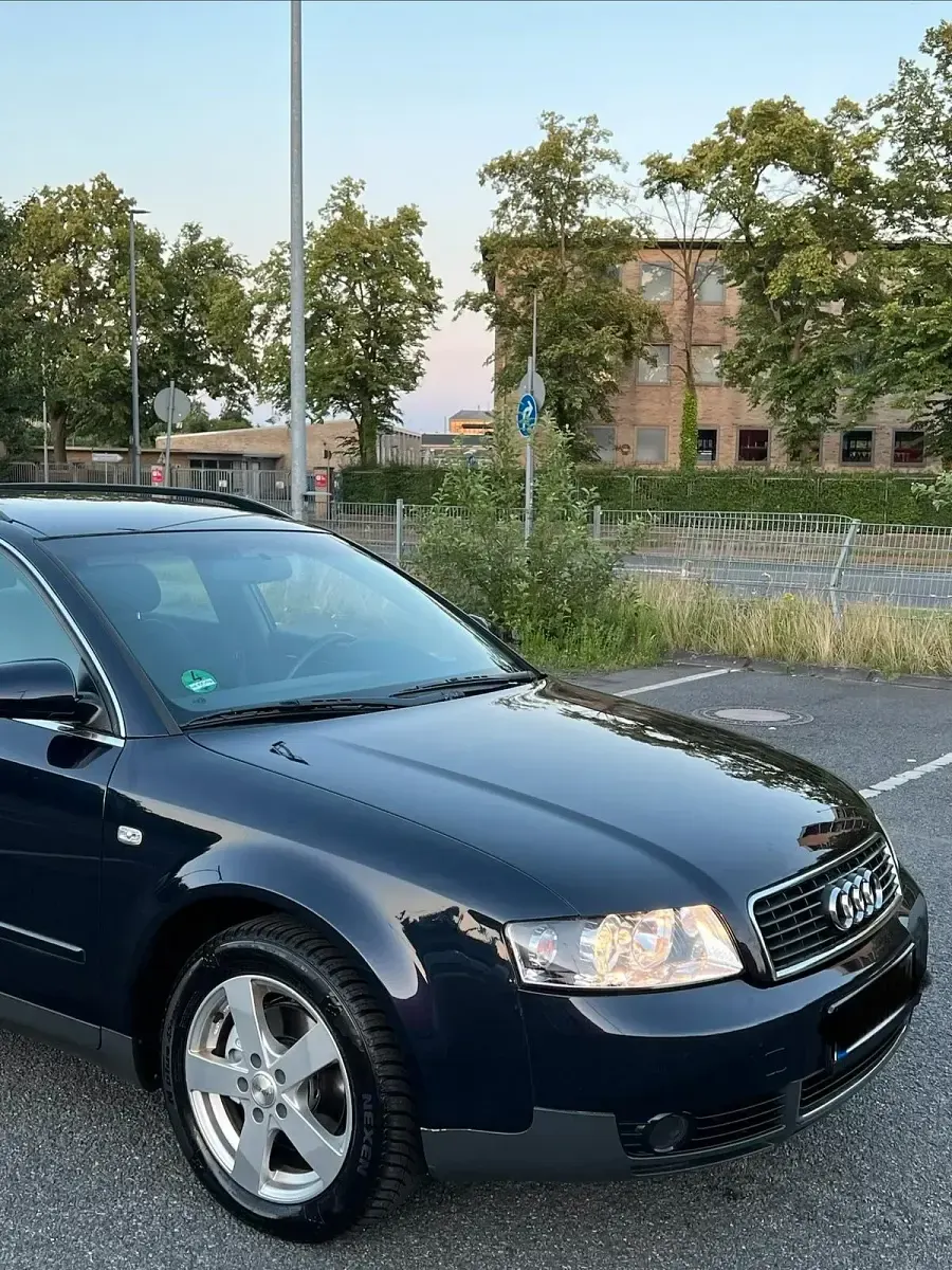 Gebraucht Audi A4 131 PS (96 kW) 2003 Blau Kombi