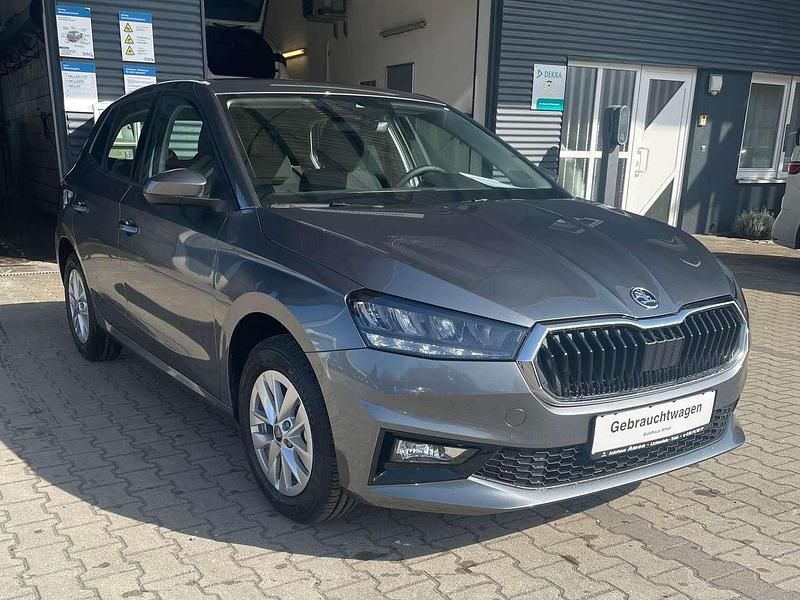Graphite grau Neu 2025 Skoda Fabia Selection Limousine | 20.490 € (Fairer Preis) - Bild 1/4