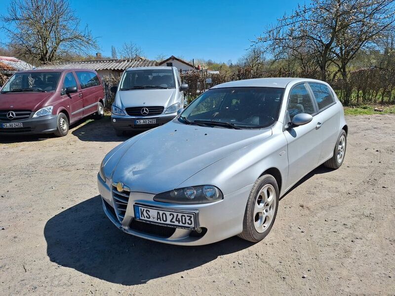 Silber Gebraucht 2007 Alfa Romeo 147 Distinctive Kleinwagen | 1.650 € (Fairer Preis) - Bild 1/4