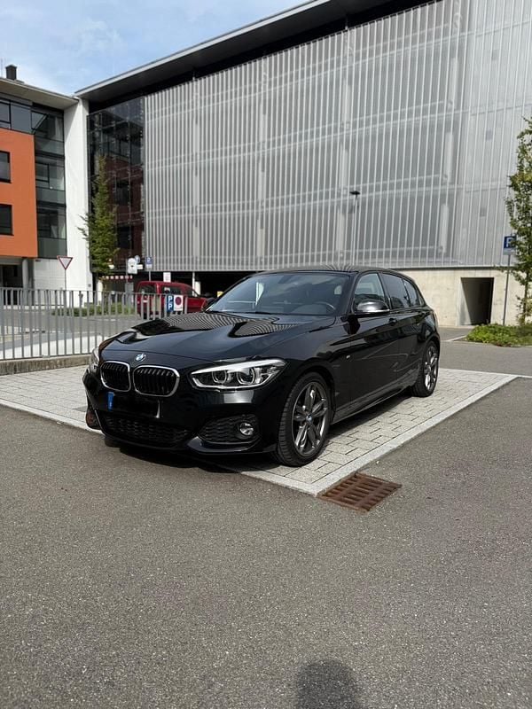 Schwarz Gebraucht 2015 BMW 125 M Sport Kleinwagen | 18.400 € (Fairer Preis) - Bild 1/4