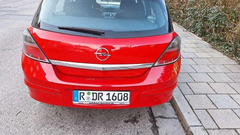 Gebraucht Opel Astra Selection 116 PS (85 kW) 2009 Rot Coupé