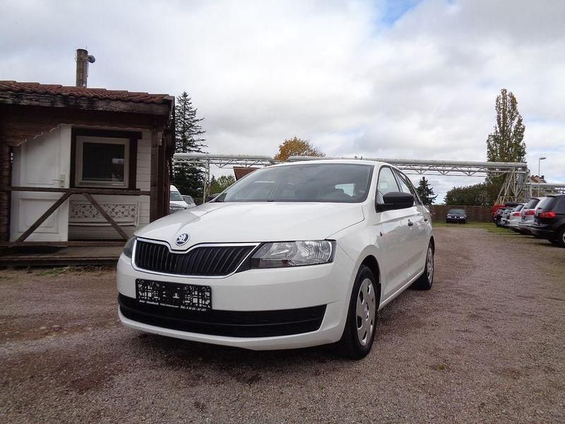 Weiß Gebraucht 2013 Skoda Rapid Active Limousine | 7.250 € (Fairer Preis) - Bild 1/4