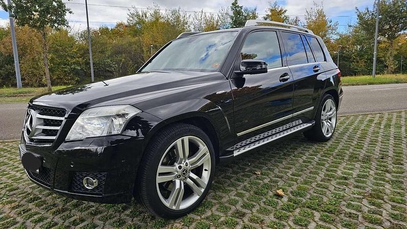 Schwarz Gebraucht 2009 Mercedes GLK220 Edition 1 SUV | 10.990 € (Guter Preis) - Bild 1/4