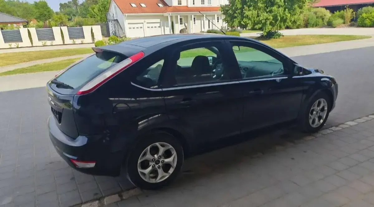 Gebraucht Ford Focus 90 PS (66 kW) 2011 Schwarz Limousine