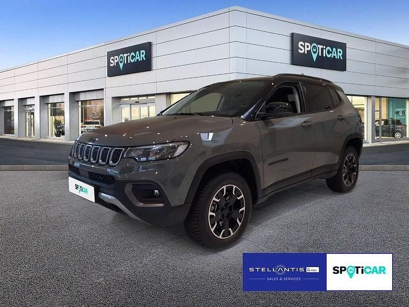 Grau Gebraucht 2024 Jeep Compass Limited SUV | 31.980 € (Teuer) - Bild 1/4