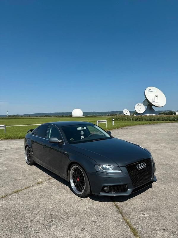 Grau Gebraucht 2010 Audi A4 Limousine | 5.999 € (Fairer Preis) - Bild 1/4