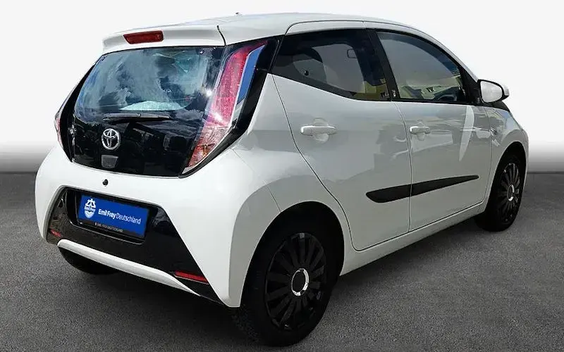 Gebraucht Toyota Aygo Basis 72 PS (52 kW) 2017 Pianosaweiß Kleinwagen