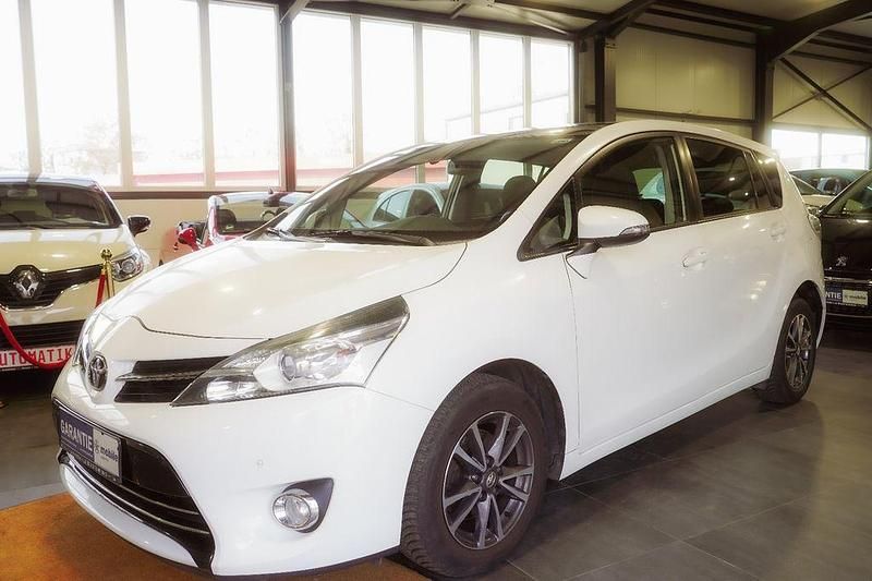 Gebraucht Toyota Verso Life 124 PS (91 kW) 2013 Weiß Van / Kleinbus