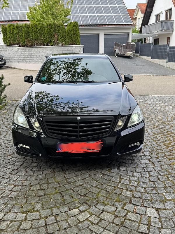 Schwarz Gebraucht 2009 Mercedes E350 Limousine | 10.500 € (Teuer) - Bild 1/4
