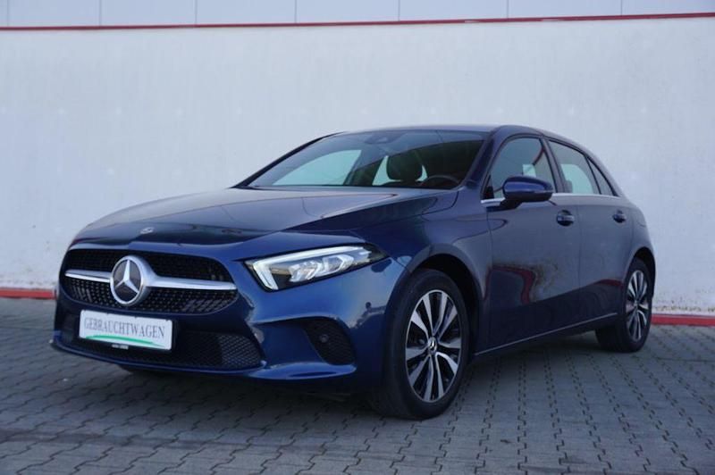 Gebraucht Mercedes A250 Style 218 PS (160 kW) 2022 Denimblau metalliclack 667u Limousine