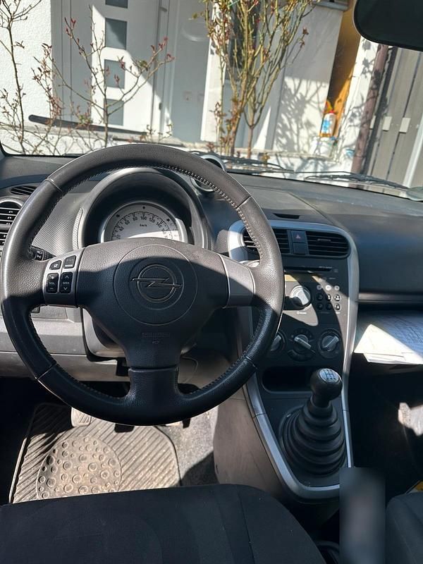 Gebraucht Opel Agila 86 PS (63 kW) 2010 Rot Kleinwagen