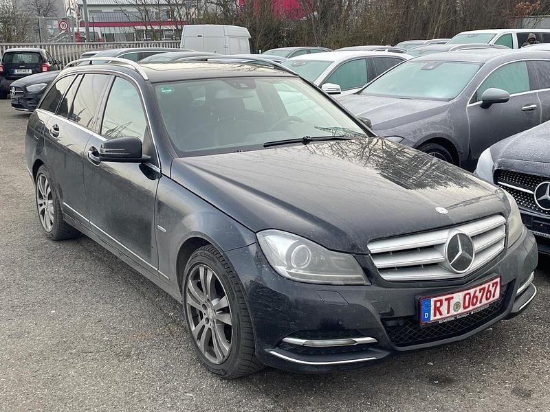 Schwarz Gebraucht 2012 Mercedes C300 Kombi | 7.699 € (Fairer Preis) - Bild 1/4