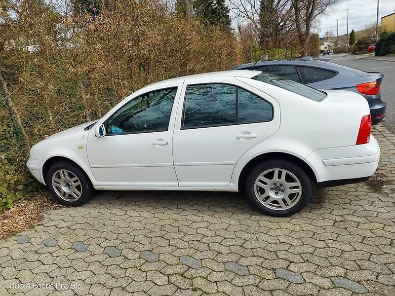 Gebraucht VW Bora 105 PS (77 kW) 1999 Weiß Limousine