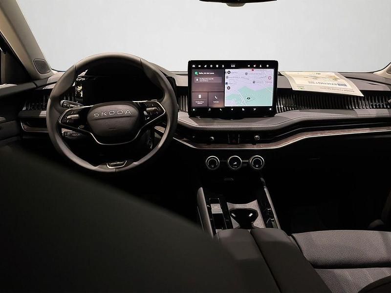 Neu Skoda Superb LAURIN & KLEMENT 204 PS (150 kW) 2025 Onyxschwarz metallic Kombi