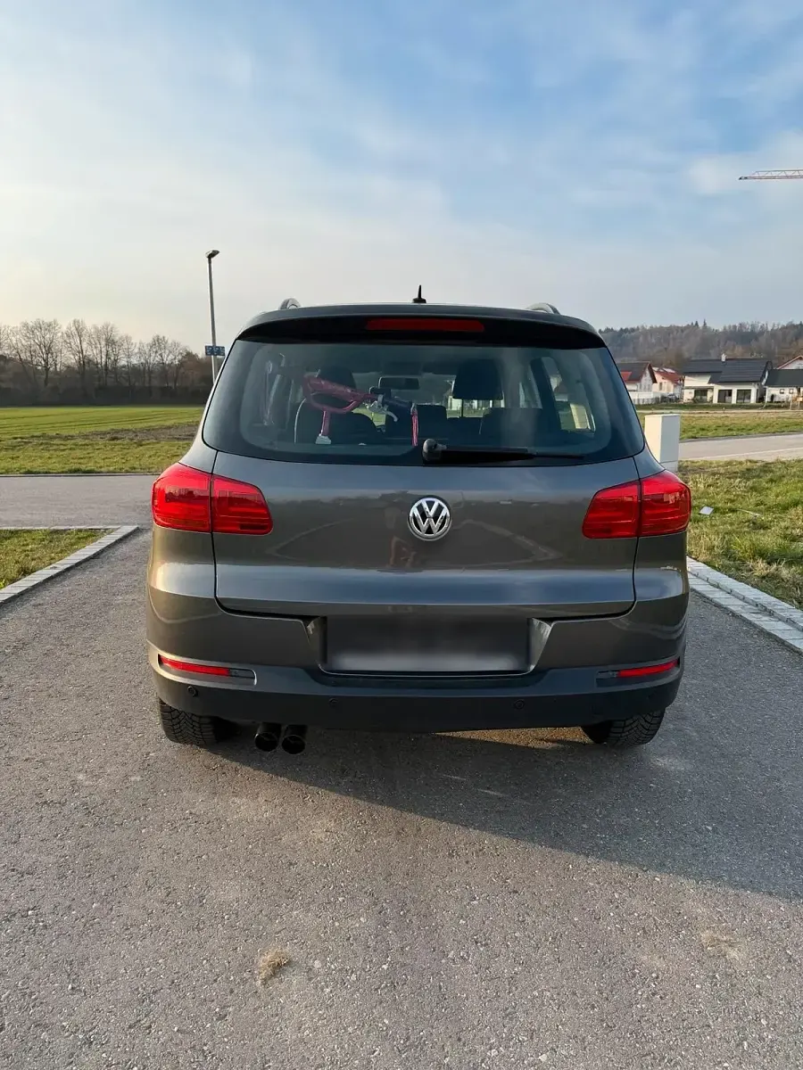Gebraucht VW Tiguan Trendline 122 PS (89 kW) 2013 Grau SUV