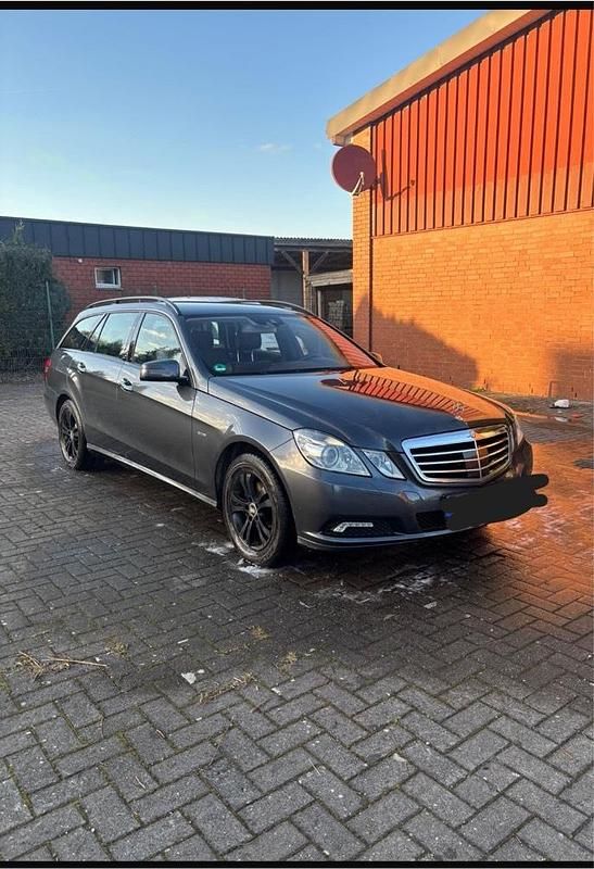 Gebraucht Mercedes E250 204 PS (150 kW) 2009 Grau Kombi