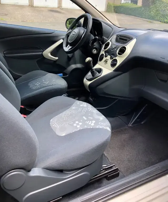 Gebraucht Ford Ka Ambiente 69 PS (50 kW) 2012 Weiß Kleinwagen