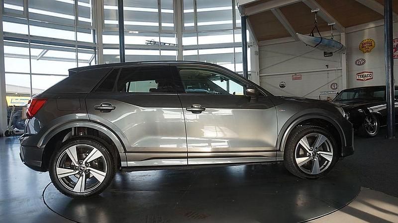 Gebraucht Audi Q2 S-Line 110 PS (80 kW) 2023 Grau SUV