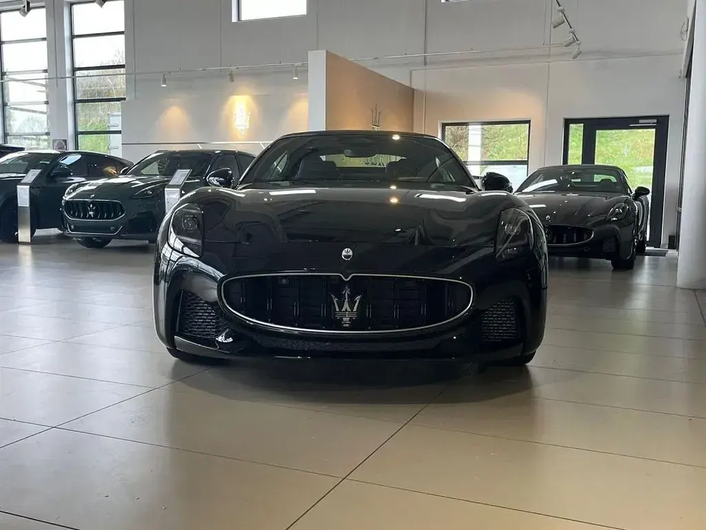 Neu Maserati GranCabrio 491 PS (361 kW) 2026 Schwarz Cabrio