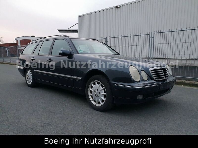 Schwarz Gebraucht 2000 Mercedes E240 Kombi | 1.990 € (Fairer Preis) - Bild 1/4