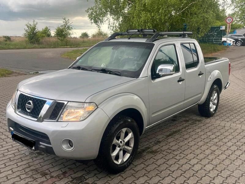 Silber Gebraucht 2011 Nissan Navara Abholung | 8.000 € (Fairer Preis) - Bild 1/4