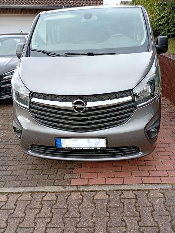 Grau Gebraucht 2018 Opel Vivaro Van | 19.500 € (Etwas zu teuer) - Bild 1/4