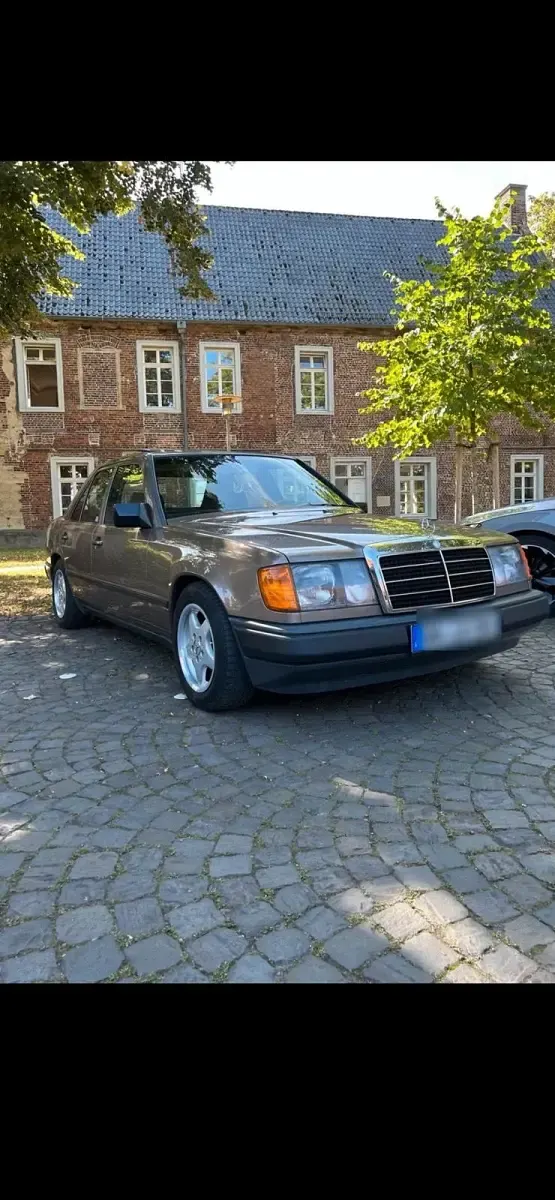 Brugt Mercedes E200 118 HK (86 kW) 1989 Brun Sedan