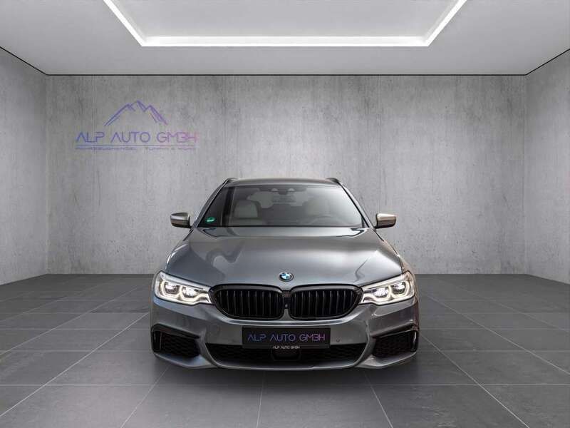Gebraucht BMW 550 400 PS (294 kW) 2018 Blau Kombi