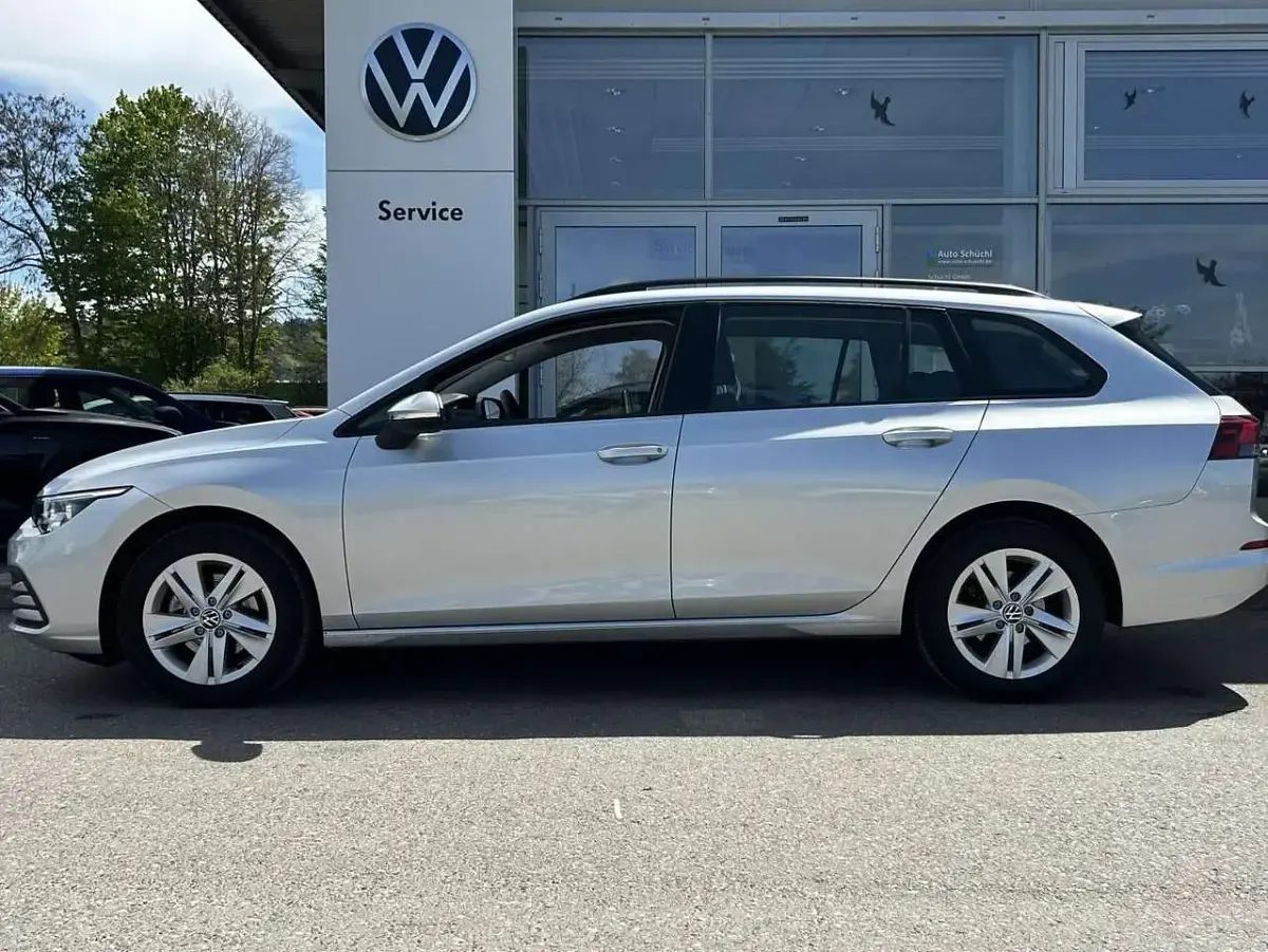 Gebraucht VW Golf VIII Life 131 PS (96 kW) 2023 Silber Kombi