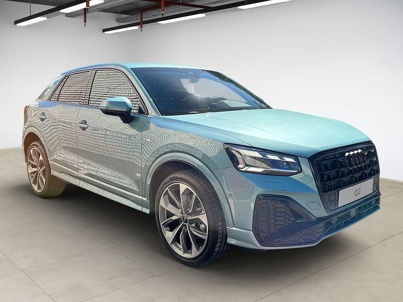 Neu Audi Q2 S-Line 150 PS (110 kW) 2025 Individuallackierungen audi e SUV