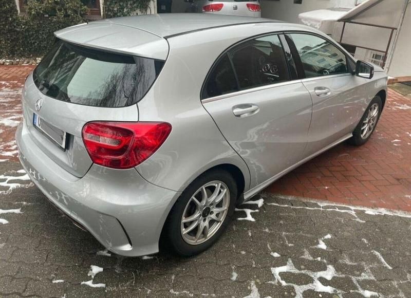 Gebraucht Mercedes A180 122 PS (89 kW) 2013 Silber Limousine
