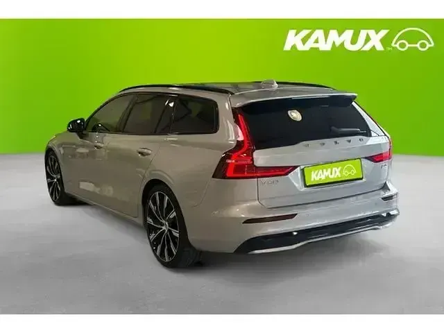 Używany Volvo V60 Plus 197 KM (144 kW) 2023 Szary Kombi