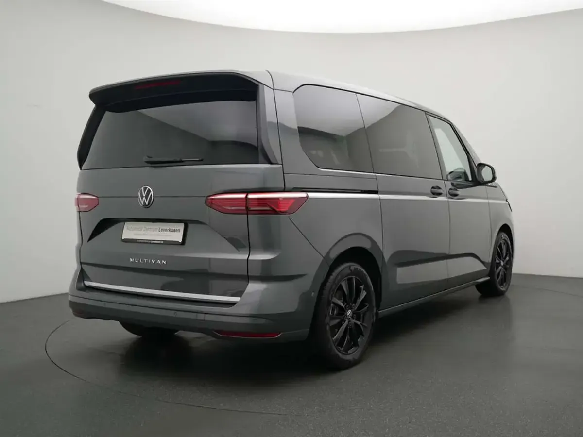 Neu VW Multivan Style 150 PS (110 kW) 2026 Grau Van / Kleinbus