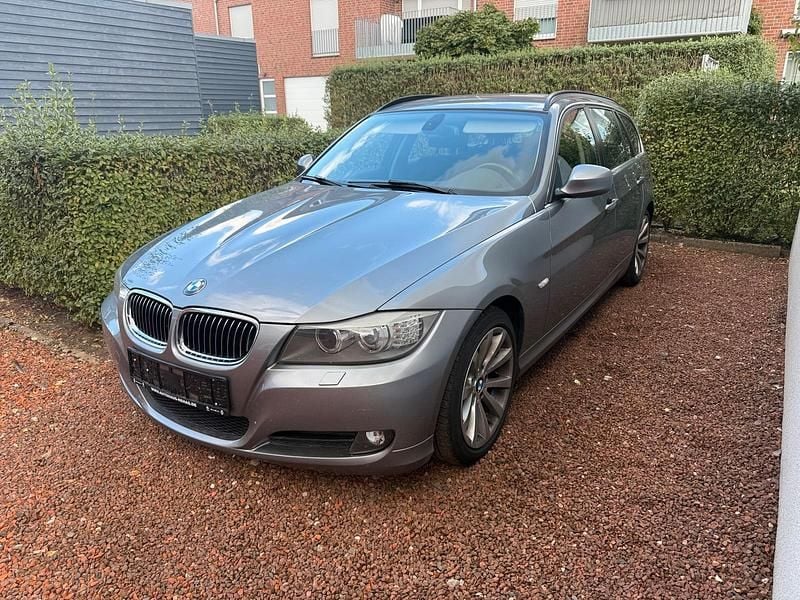 Silber Gebraucht 2010 BMW 325 Kombi | 4.600 € (Superpreis) - Bild 1/4