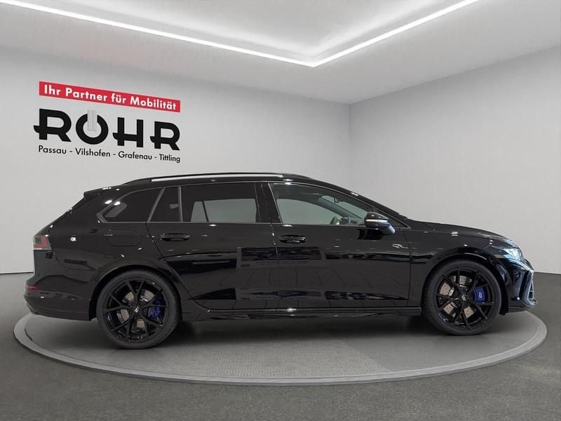 Gebraucht VW Golf VIII R 333 PS (244 kW) 2025 Grenadillschwarz metallic Kombi