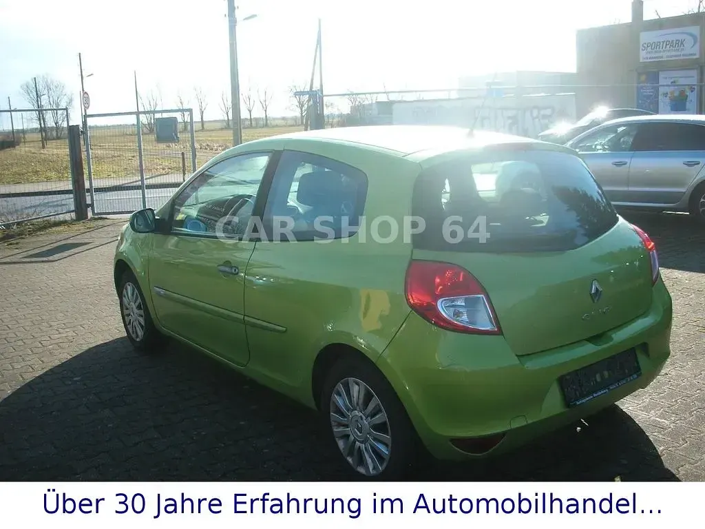 Gebraucht Renault Clio Dynamique 75 PS (55 kW) 2009 Apfelgrün Kleinwagen