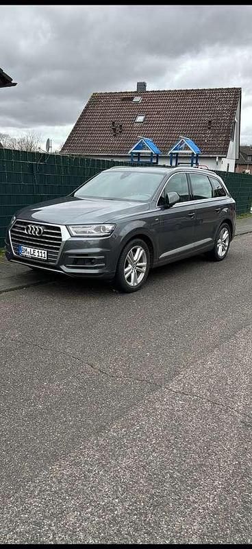Grau Gebraucht 2015 Audi Q7 SUV | 36.800 € - Bild 1/4