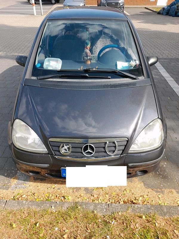 Grau Gebraucht 2000 Mercedes 170 Kleinwagen | 900 € - Bild 1/4