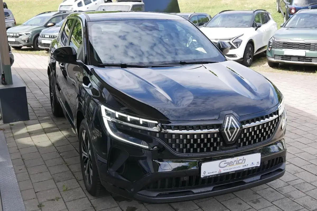Gebraucht Renault Austral Techno 158 PS (116 kW) 2025 Black pearl schwarz metallic SUV