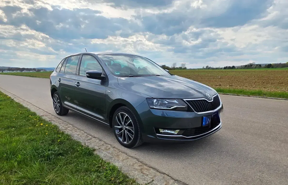 Gebraucht Skoda Rapid Drive 90 PS (66 kW) 2017 Grau Kleinwagen