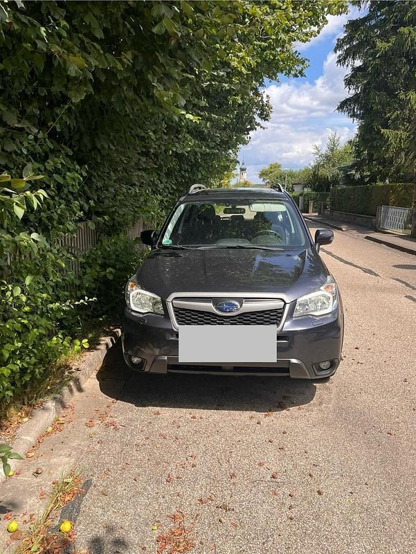 Grau Gebraucht 2014 Subaru Forester SUV | 6.900 € - Bild 1/4