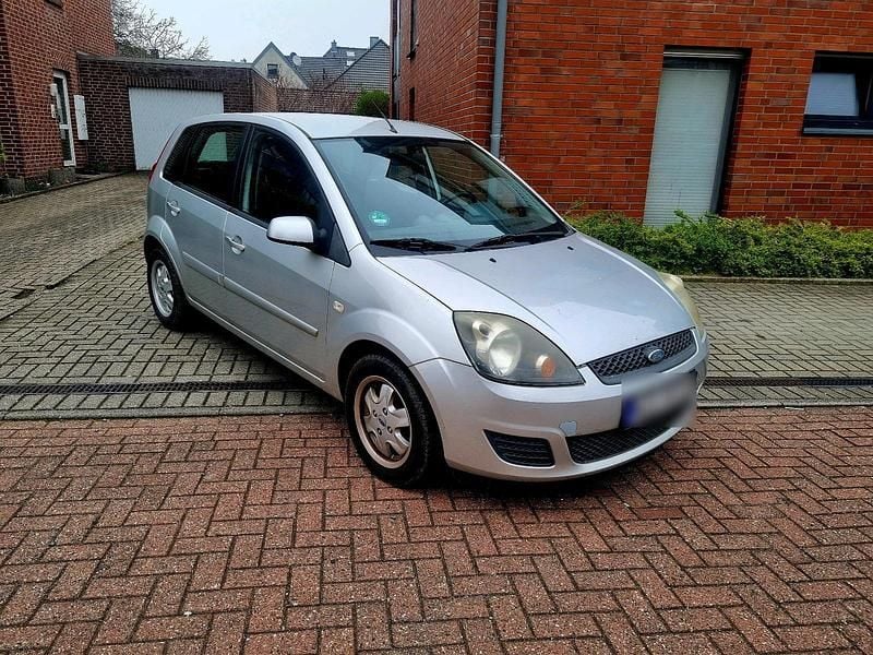Gebraucht Ford Fiesta 80 PS (58 kW) 2008 Grau Kleinwagen