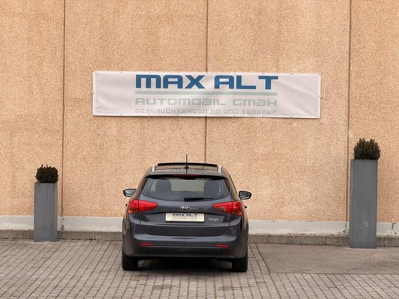 Gebraucht Kia Ceed Sportswagon 128 PS (94 kW) 2015 Grau Kombi