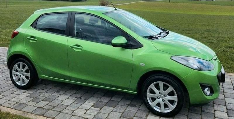 Second-hand Mazda 2 90 CP (66 kW) 2011 Verde Hatchback