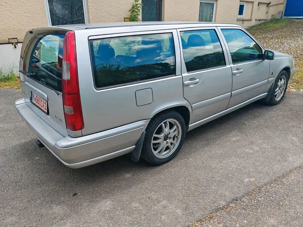 Usata Volvo V70 170 CV (125 kW) 1999 Argento Station wagon