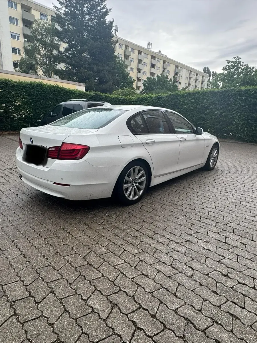 Gebraucht BMW 530 258 PS (189 kW) 2012 Weiß Limousine
