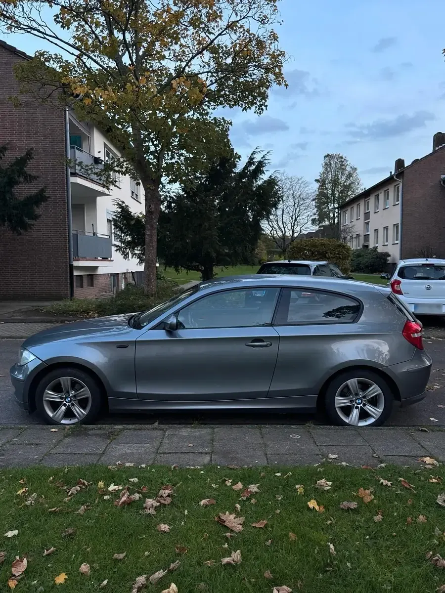 Gebraucht BMW 116 122 PS (89 kW) 2010 Grau Kleinwagen